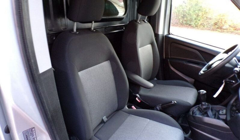 FIAT Doblo  | FWD (przód) | Manualna | 95 KM | Srebrny full