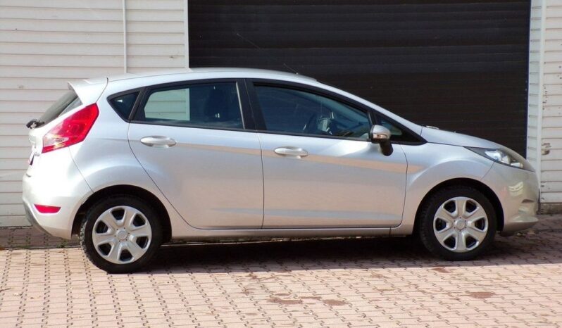 FORD Fiesta  | FWD (przód) | Manualna | 82 KM | Srebrny full