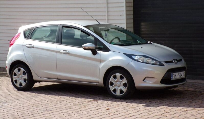 FORD Fiesta  | FWD (przód) | Manualna | 82 KM | Srebrny full