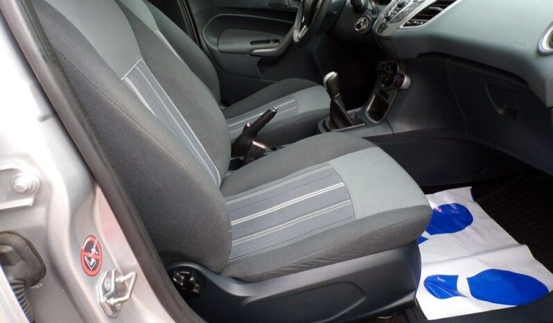 FORD Fiesta  | FWD (przód) | Manualna | 82 KM | Srebrny full