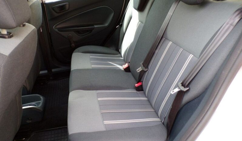 FORD Fiesta  | FWD (przód) | Manualna | 82 KM | Srebrny full