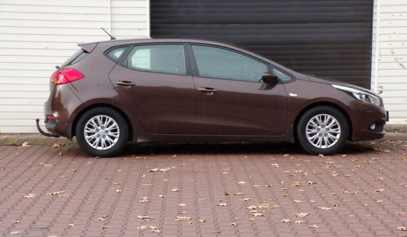 KIA Ceed  | FWD (przód) | Manualna | 100 KM | Brązowy full
