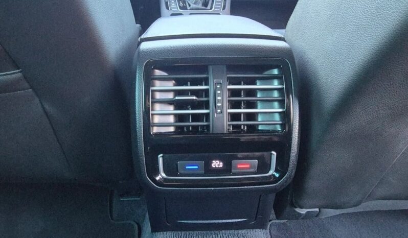 VOLKSWAGEN Passat  | 4×4 (stały) | Automatyczna | 240 KM | Czarny full