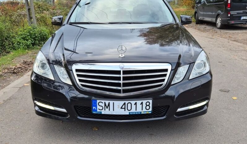 MERCEDES-BENZ Klasa E | RWD (tył) | Automatyczna | 136 KM | Czarny full
