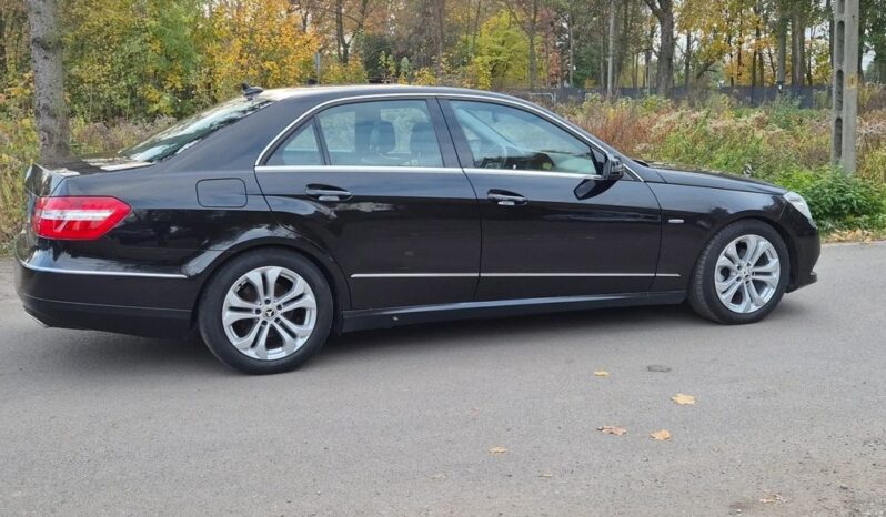 MERCEDES-BENZ Klasa E | RWD (tył) | Automatyczna | 136 KM | Czarny full