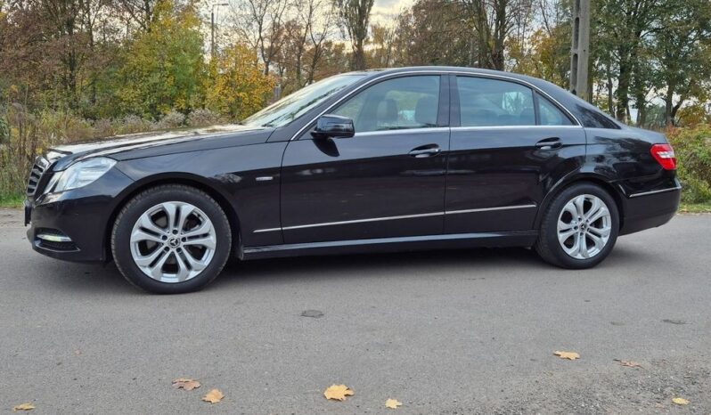 MERCEDES-BENZ Klasa E | RWD (tył) | Automatyczna | 136 KM | Czarny full