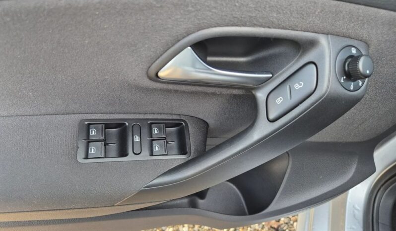 VOLKSWAGEN Polo  | FWD (przód) | Manualna | 90 KM | Srebrny full