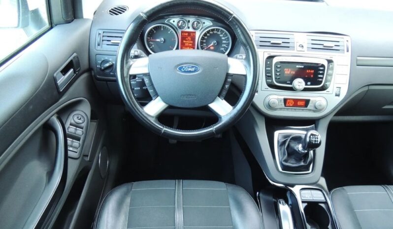 FORD Kuga  | 4×4 (doł. ręcznie) | Manualna | 140 KM | Biały full