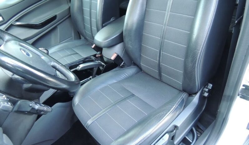 FORD Kuga  | 4×4 (doł. ręcznie) | Manualna | 140 KM | Biały full