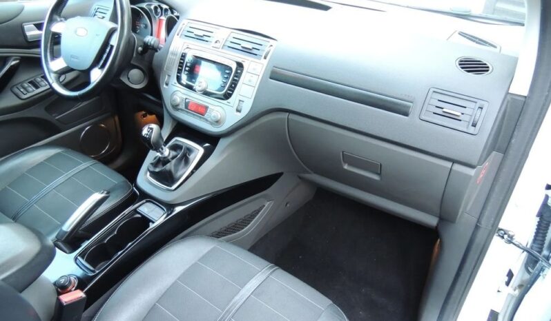 FORD Kuga  | 4×4 (doł. ręcznie) | Manualna | 140 KM | Biały full