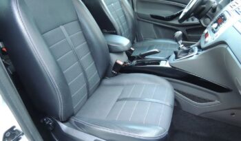 FORD Kuga  | 4×4 (doł. ręcznie) | Manualna | 140 KM | Biały full