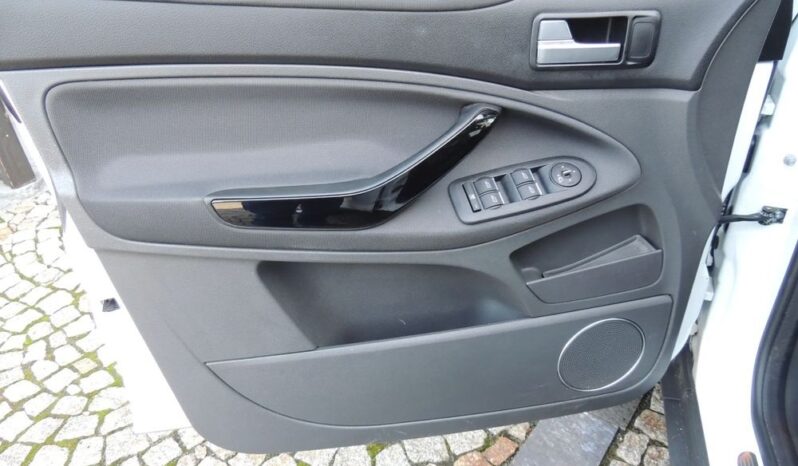 FORD Kuga  | 4×4 (doł. ręcznie) | Manualna | 140 KM | Biały full