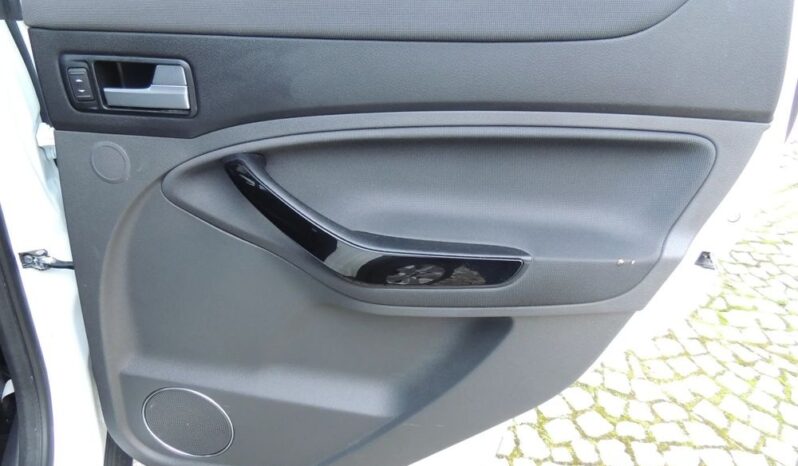 FORD Kuga  | 4×4 (doł. ręcznie) | Manualna | 140 KM | Biały full