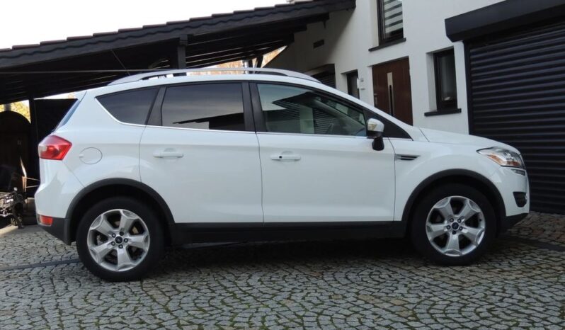 FORD Kuga  | 4×4 (doł. ręcznie) | Manualna | 140 KM | Biały full