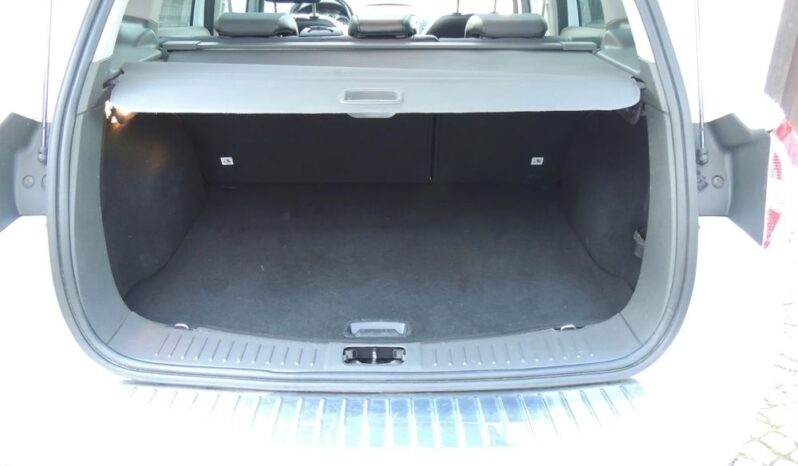 FORD Kuga  | 4×4 (doł. ręcznie) | Manualna | 140 KM | Biały full