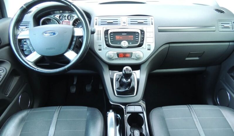 FORD Kuga  | 4×4 (doł. ręcznie) | Manualna | 140 KM | Biały full