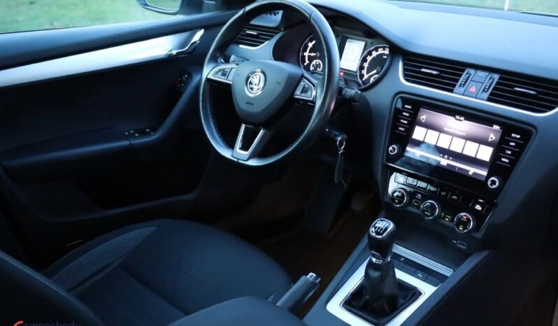 SKODA Octavia  | FWD (przód) | Manualna | 150 KM | Biały full