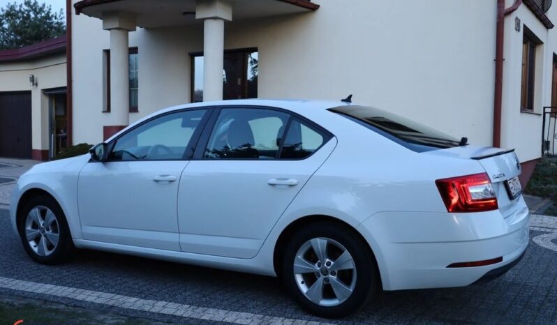 SKODA Octavia  | FWD (przód) | Manualna | 150 KM | Biały full