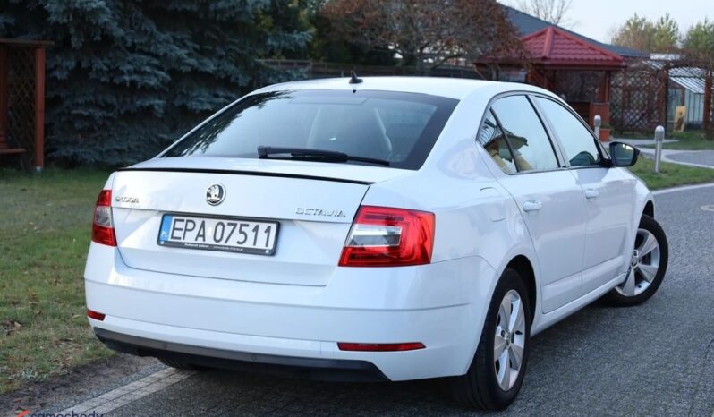 SKODA Octavia  | FWD (przód) | Manualna | 150 KM | Biały full