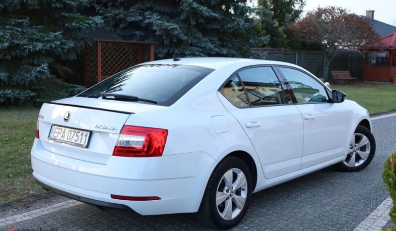 SKODA Octavia  | FWD (przód) | Manualna | 150 KM | Biały full