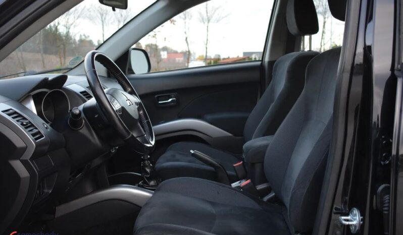 MITSUBISHI Outlander  | 4×4 (doł. ręcznie) | Manualna | 140 KM | Czarny full