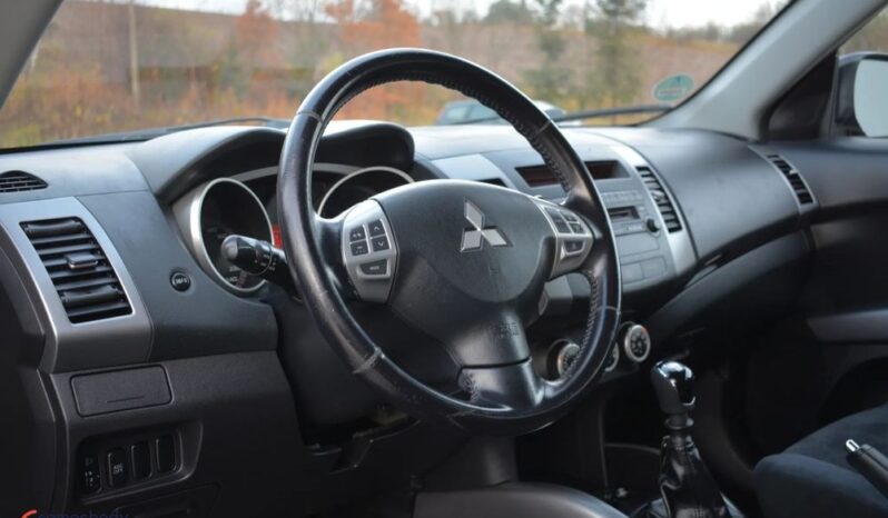 MITSUBISHI Outlander  | 4×4 (doł. ręcznie) | Manualna | 140 KM | Czarny full