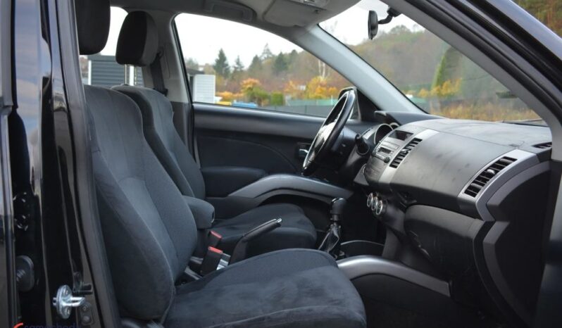 MITSUBISHI Outlander  | 4×4 (doł. ręcznie) | Manualna | 140 KM | Czarny full