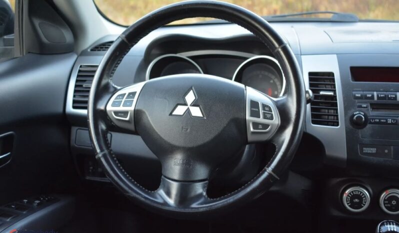 MITSUBISHI Outlander  | 4×4 (doł. ręcznie) | Manualna | 140 KM | Czarny full