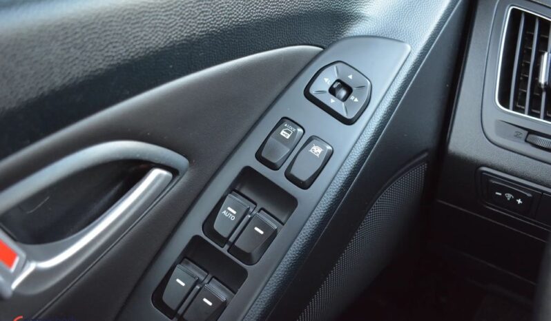 HYUNDAI ix35  | FWD (przód) | Manualna | 116 KM | Czarny full