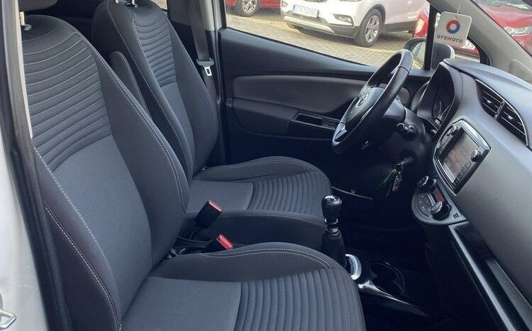 TOYOTA Yaris  | FWD (przód) | Manualna | 99 KM | Biały full