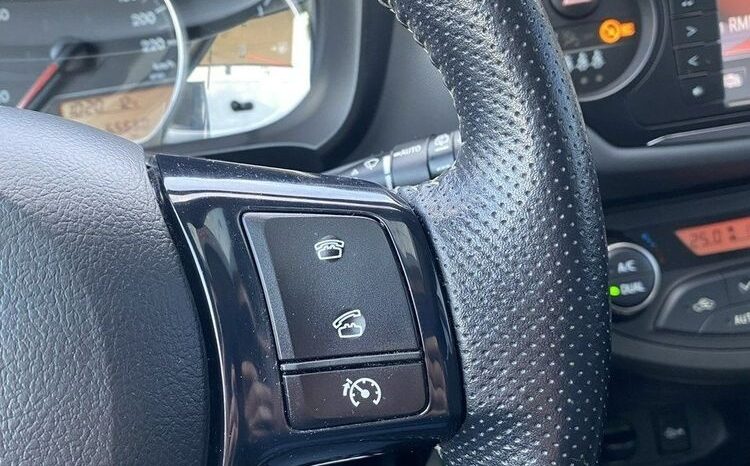 TOYOTA Yaris  | FWD (przód) | Manualna | 99 KM | Biały full