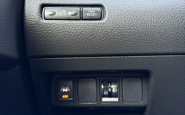 NISSAN Qashqai  | FWD (przód) | Manualna | 140 KM | Biały full