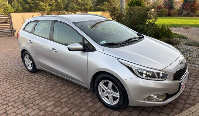 KIA Ceed  | FWD (przód) | Manualna | 135 KM | Srebrny full