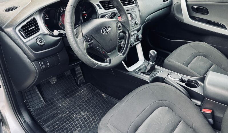 KIA Ceed  | FWD (przód) | Manualna | 135 KM | Srebrny full