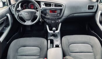 KIA Ceed  | FWD (przód) | Manualna | 135 KM | Srebrny full
