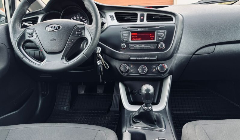 KIA Ceed  | FWD (przód) | Manualna | 135 KM | Srebrny full