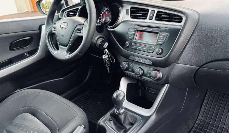 KIA Ceed  | FWD (przód) | Manualna | 135 KM | Srebrny full