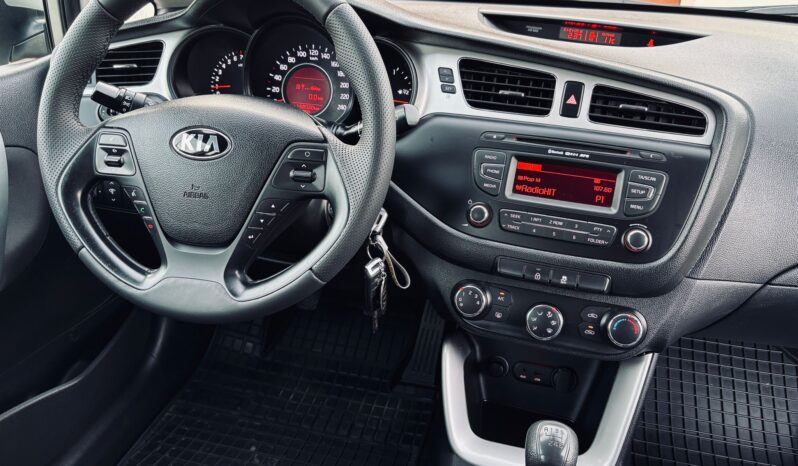 KIA Ceed  | FWD (przód) | Manualna | 135 KM | Srebrny full