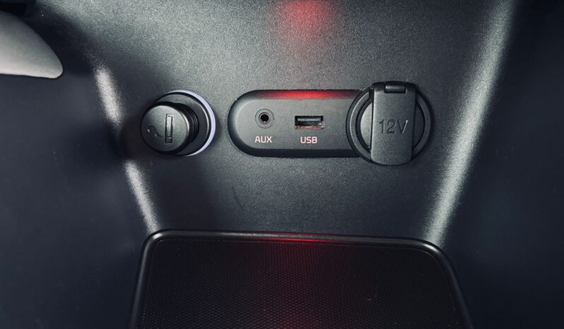 KIA Ceed  | FWD (przód) | Manualna | 135 KM | Srebrny full