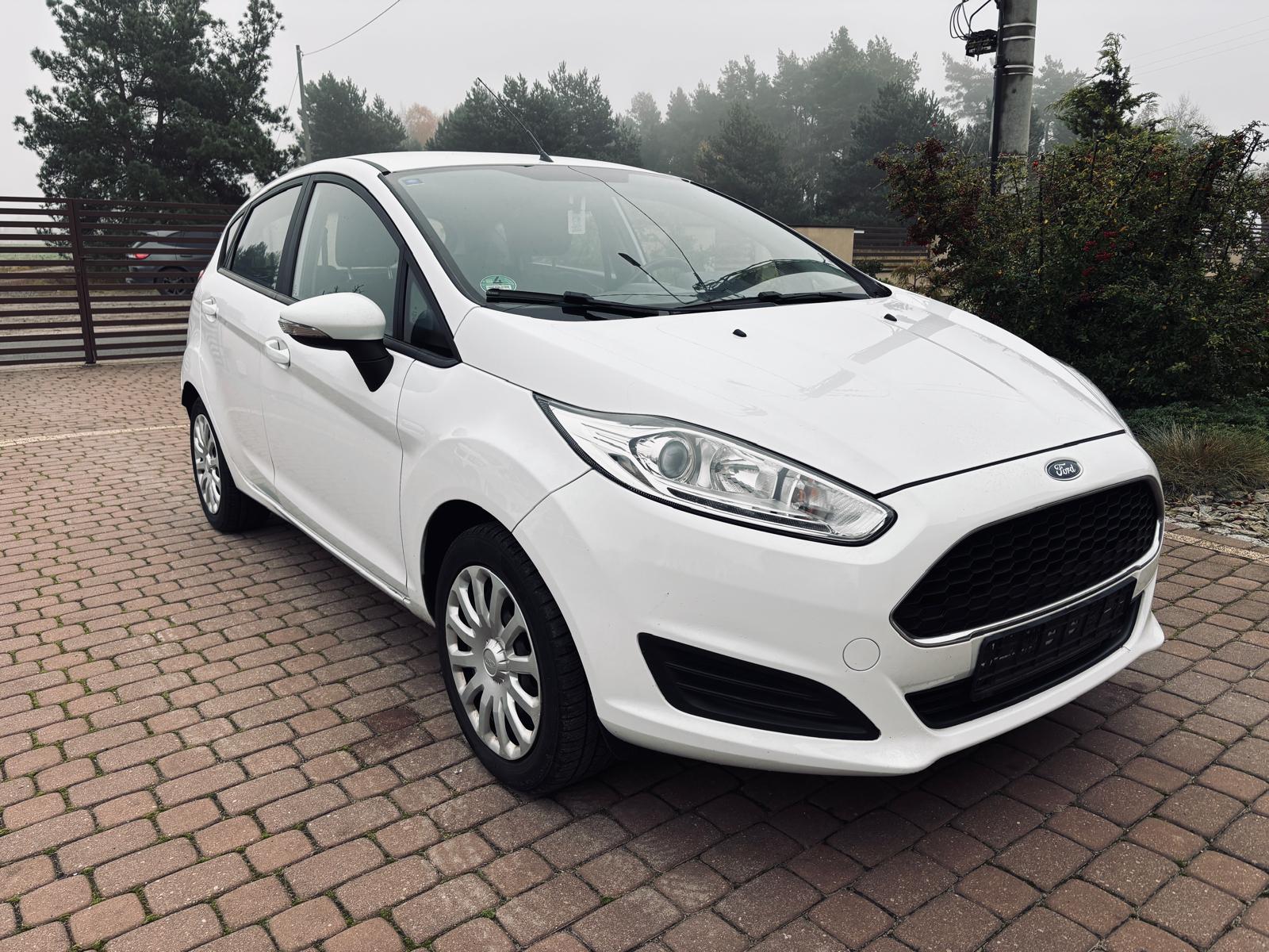 Ford Fiesta  | Fwd (Przód) | Manualna | 60 Km | Biały