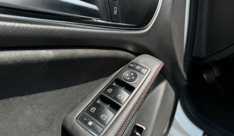 MERCEDES-BENZ CLA  | 4×4 (stały) | Automatyczna | 184 KM | Biały full