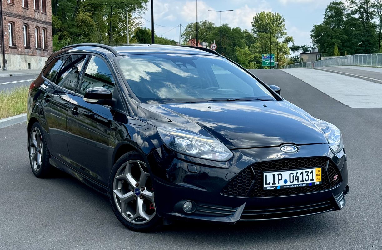 Ford Focus  | Fwd (Przód) | Manualna | 250 Km | Czarny