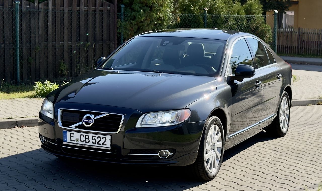 Volvo S80  | Fwd (Przód) | Automatyczna | 240 Km | Szary