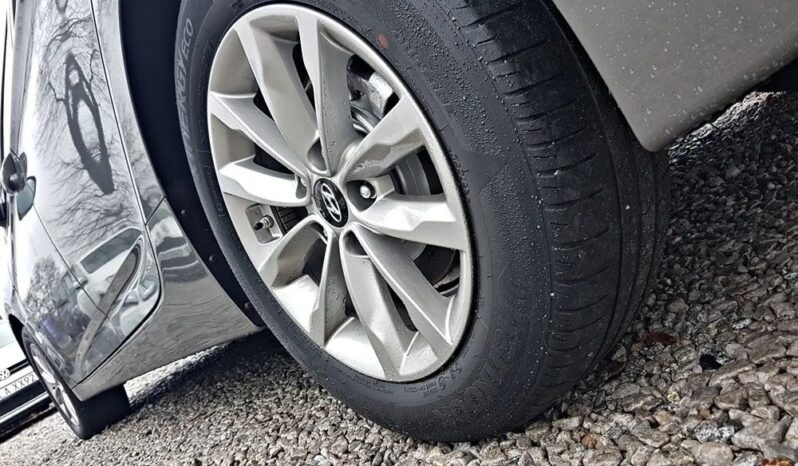 HYUNDAI i40  | FWD (przód) | Automatyczna | 136 KM | Szary full