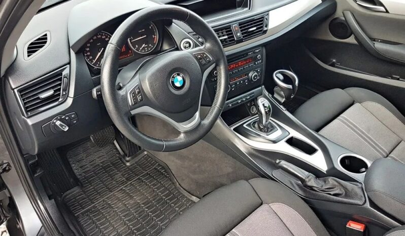 BMW X1  | 4×4 (doł. automatycznie) | Automatyczna | 143 KM | Szary full