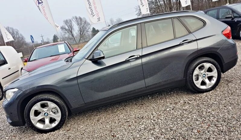 BMW X1  | 4×4 (doł. automatycznie) | Automatyczna | 143 KM | Szary full