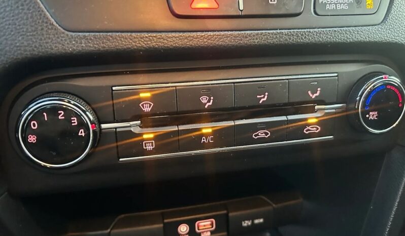 KIA Ceed  | FWD (przód) | Manualna | 100 KM | Czerwony full