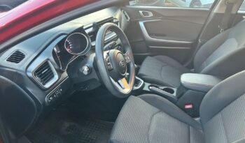 KIA Ceed  | FWD (przód) | Manualna | 100 KM | Czerwony full
