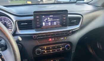 KIA Ceed  | FWD (przód) | Manualna | 100 KM | Czerwony full