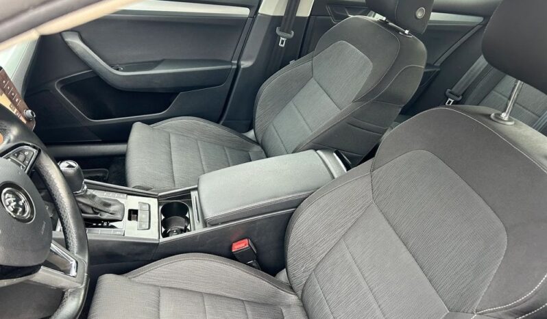 SKODA Superb  | FWD (przód) | Automatyczna | 180 KM | Srebrny full